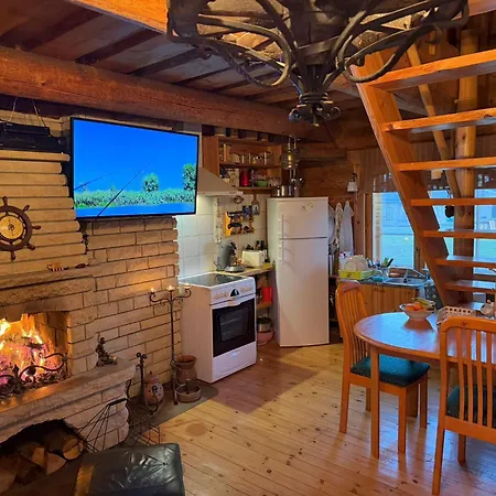 Pitsinina Log House Semesterbostad *