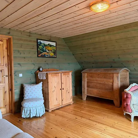 Pitsinina Log House *