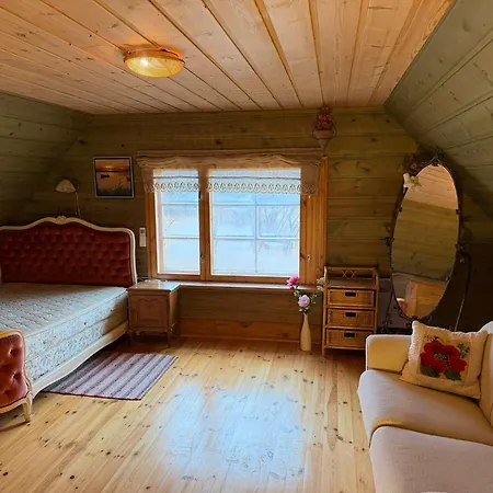 Pitsinina Log House